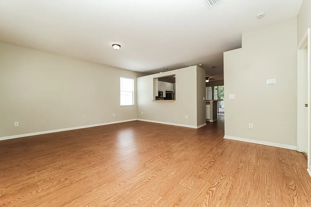 4 bed, 2.0 bath, 1686 sqft, $2,370 — Photo 4