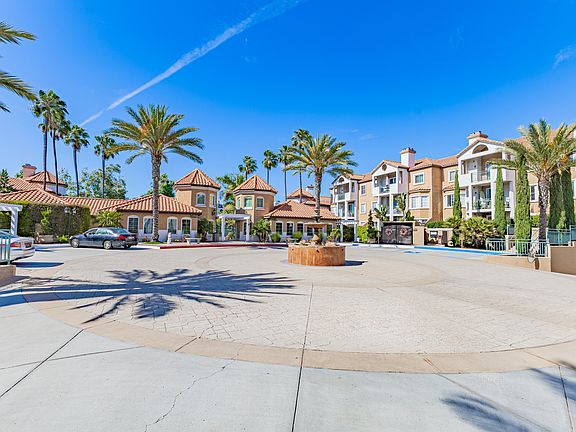 River Colony rotunda with access to the pool, gym, and WiFi lounge