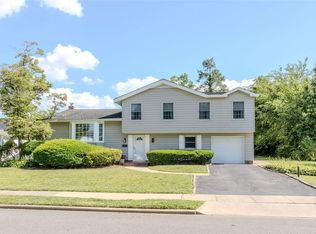 3 Chemung Pl, Jericho, NY 11753