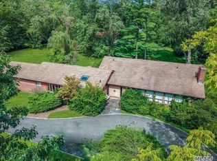 2 Blue Sea Ln, Great Neck, NY 11024