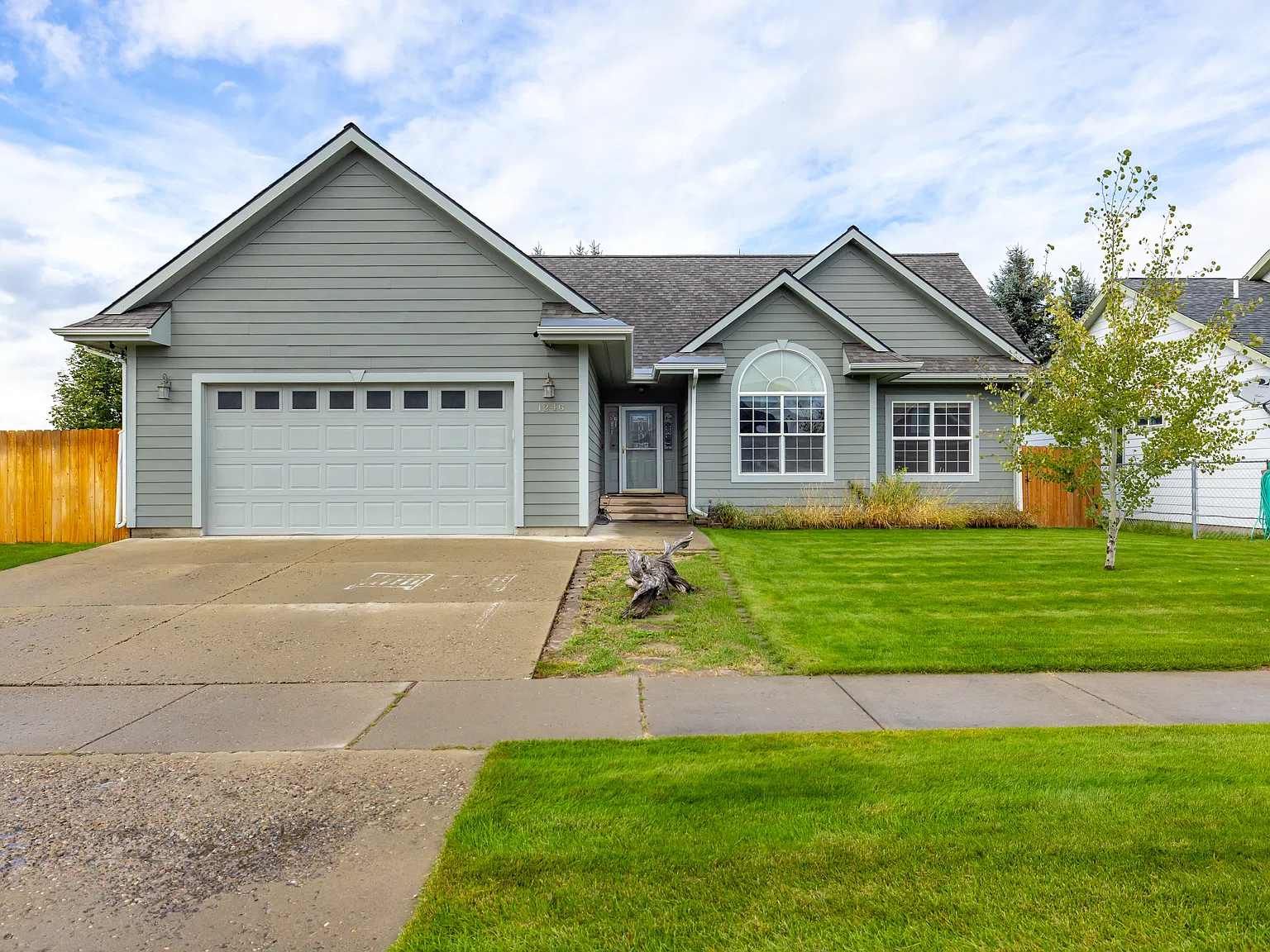 6 bed, 3320 sqft, $3,000 — Photo 3