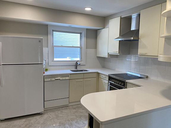 2nd image of 43 Vedder Ave Floor 1