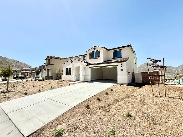 21554 Milam Dr — Photo 2