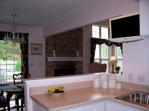 4th image of 1780 Whitegate Ln