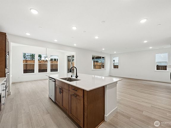 5th image of 13910 180th Street E #23