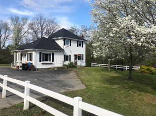 907 Riverside Dr, Augusta, ME 04330