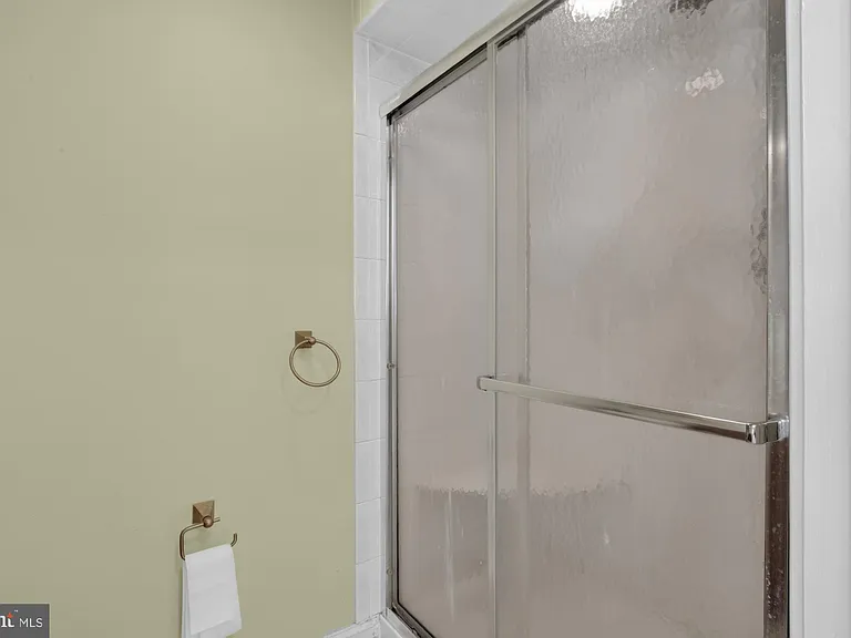 219 Hermitage St — Photo 35