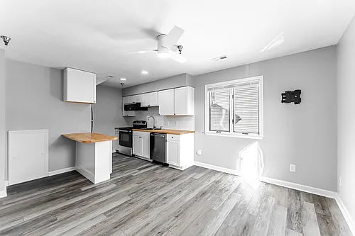 303 1st St E Photo 1
