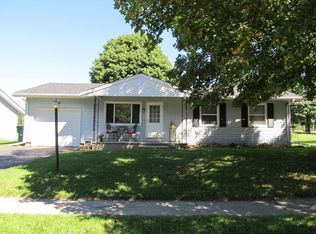 2117 Fairland Dr, Sycamore, IL 60178