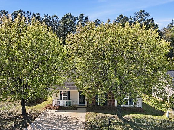 3rd image of 555 Annalinde Ln