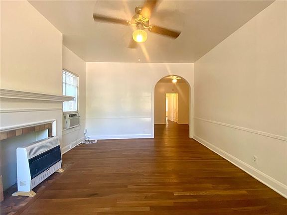 3rd image of 3207 Harris Park Ave #1/2