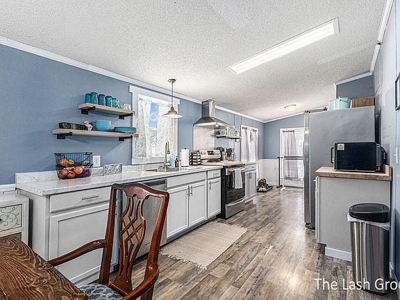 4th image of 8915 Cottonwood Ave
