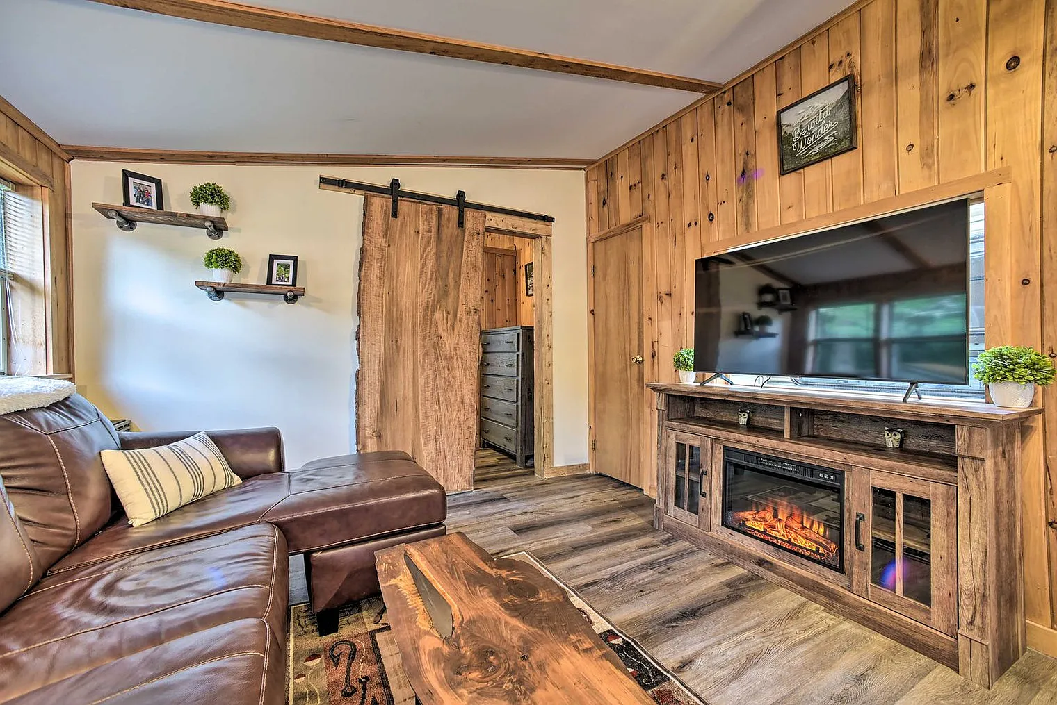3 bed, 1.0 bath, 441 sqft, $5,225 — Photo 4