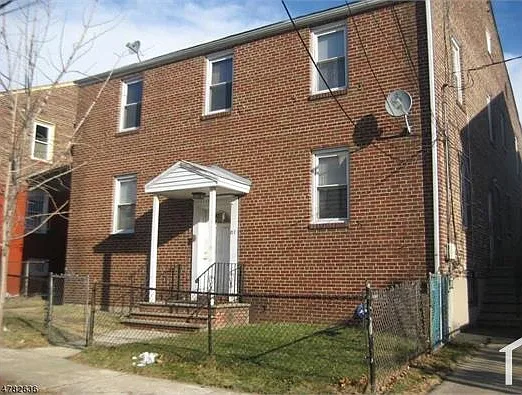 61 Saint James Pl #1L — Photo 1