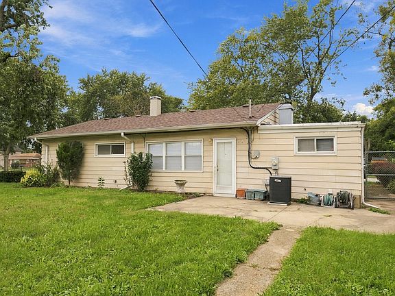 3rd image of 16353 Sawyer Ave