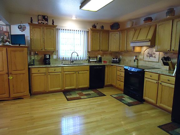 Lots of Cabinet Space