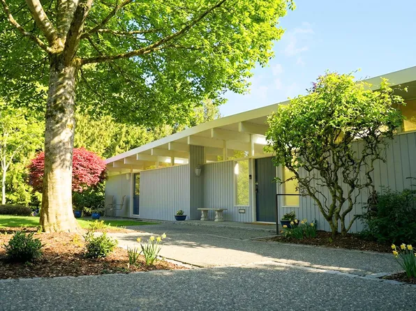 680 Saint Andrews Rd, West Vancouver, BC V7S 1V6