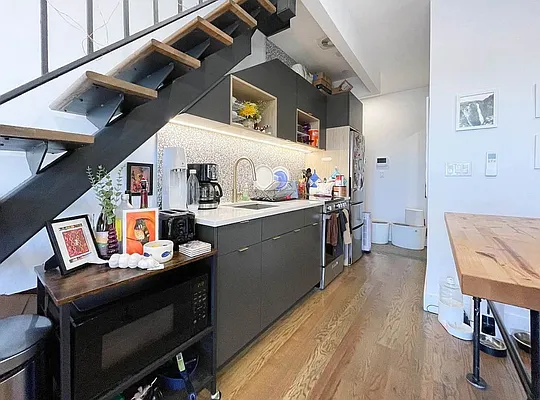 Rented by ERNY LLC | media 9