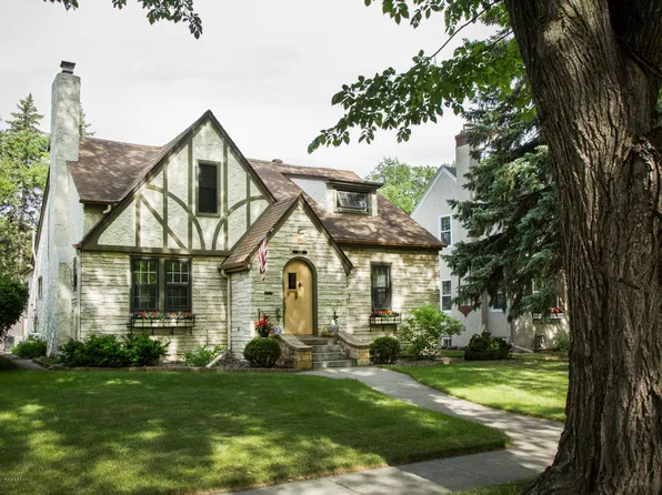 1254 2nd St N, Fargo, ND 58102