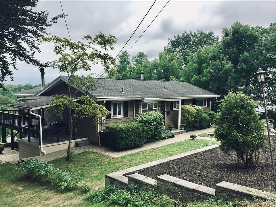 1st image of 16 Lindbergh Ln