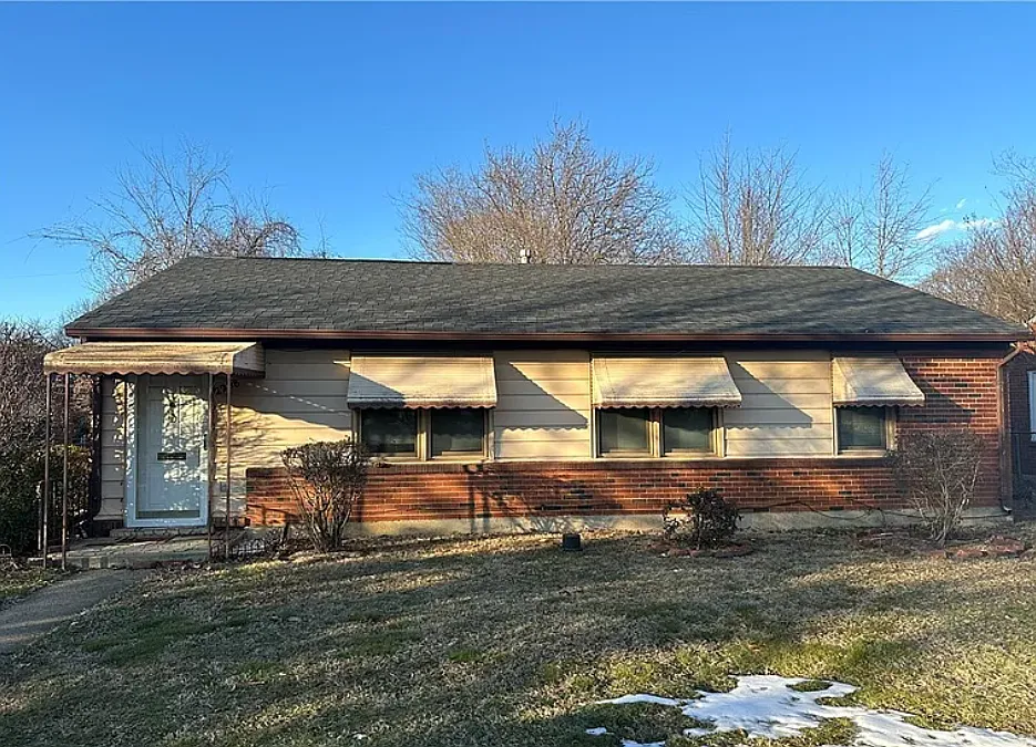 3 bed, 1007 sqft, $1,900 — Photo 1