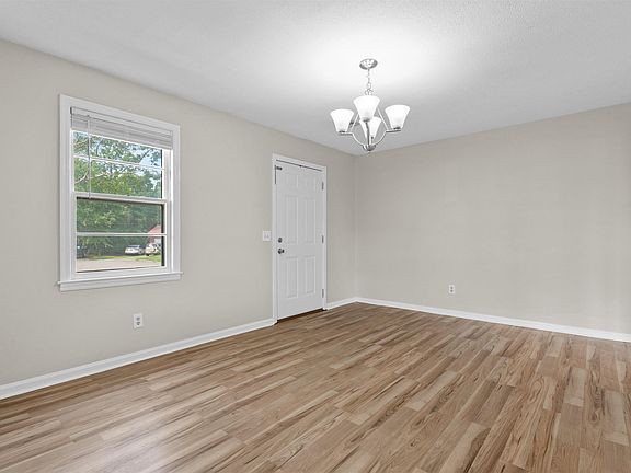 5th image of 10 Cinda Leigh Ct