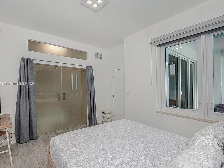 2301 Collins Ave #21 — Photo 17