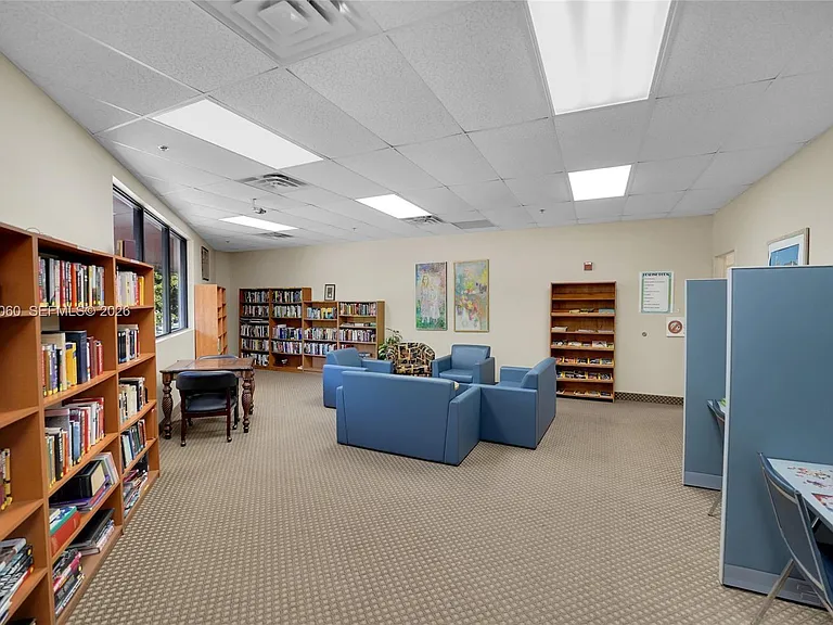 811 S Hollybrook Dr #208 — Photo 36