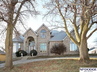 2913 Courtney Dr, Bellevue, NE 68123