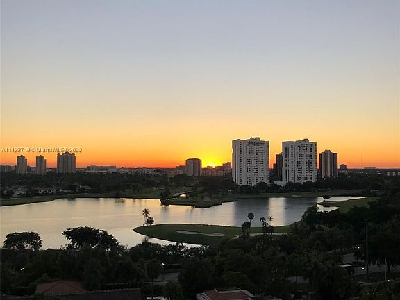 4th image of 20201 E Country Club Dr APT 2202