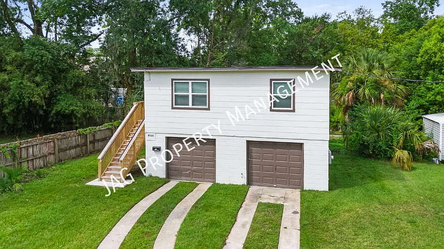 "Charming 2-Bed Retreat at 1074 Day Avenue, Jacksonville Cozy 700 sq ft Living!" — Photo 1