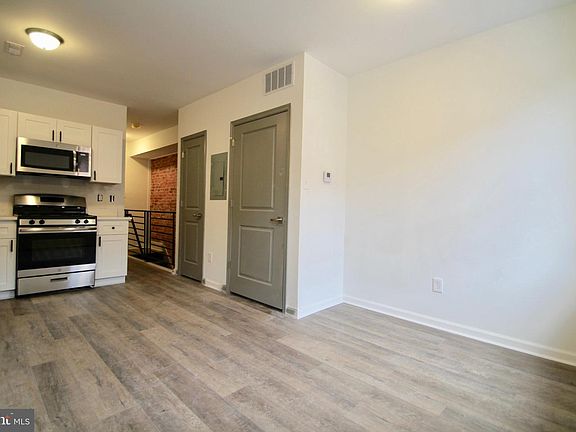 4th image of 3150 Emerald St