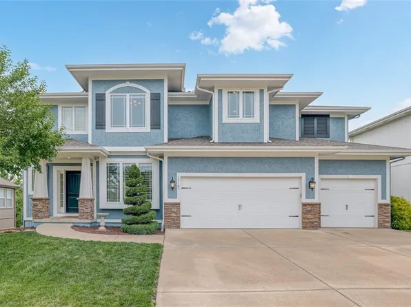 17165 S Bradley Dr, Olathe, KS 66062