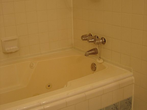 Bathroom, Jacuzzi tub