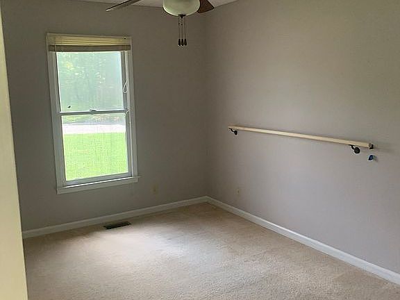 5th image of 1037 Angela Dr