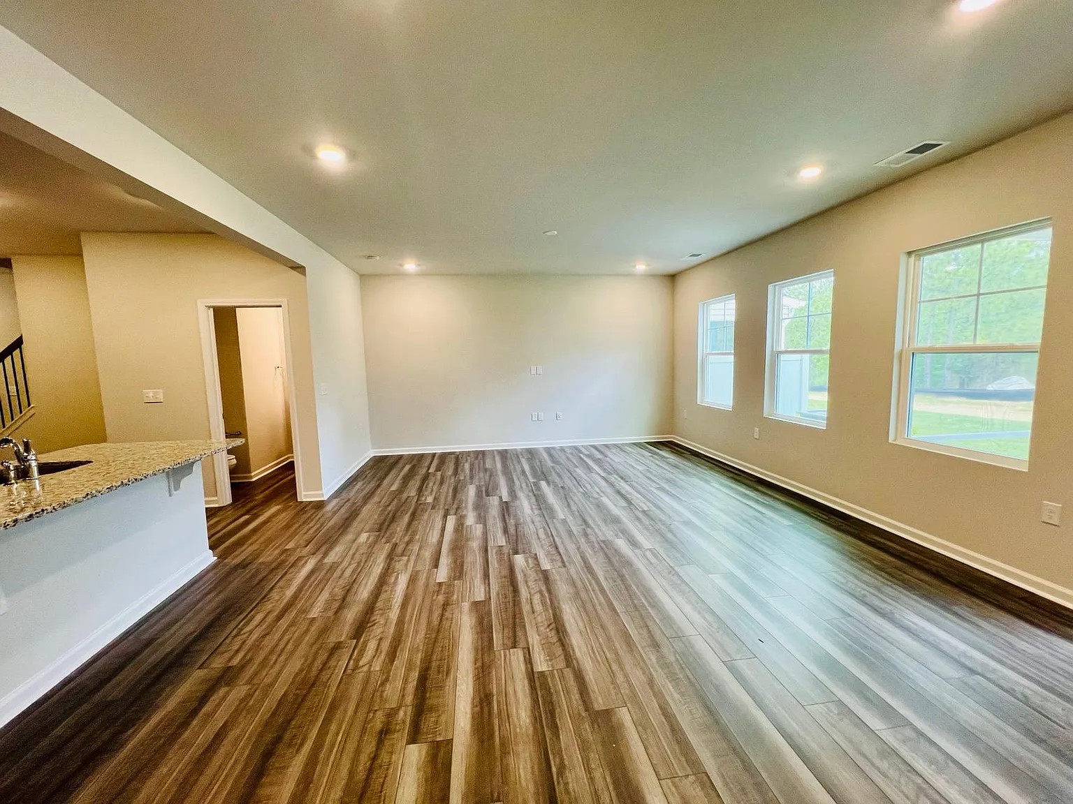 3 bed, 2.5 bath, 1970 sqft, $2,199 — Photo 4