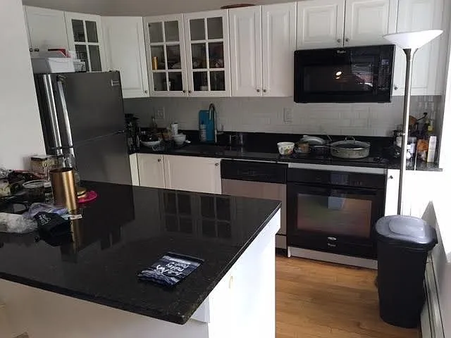 2 bed, 872 sqft, $1,350 — Photo 2