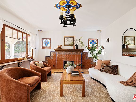 4th image of 295 Marguerita Ln
