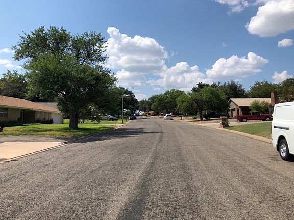4th image of 2714 Lindenwood Dr