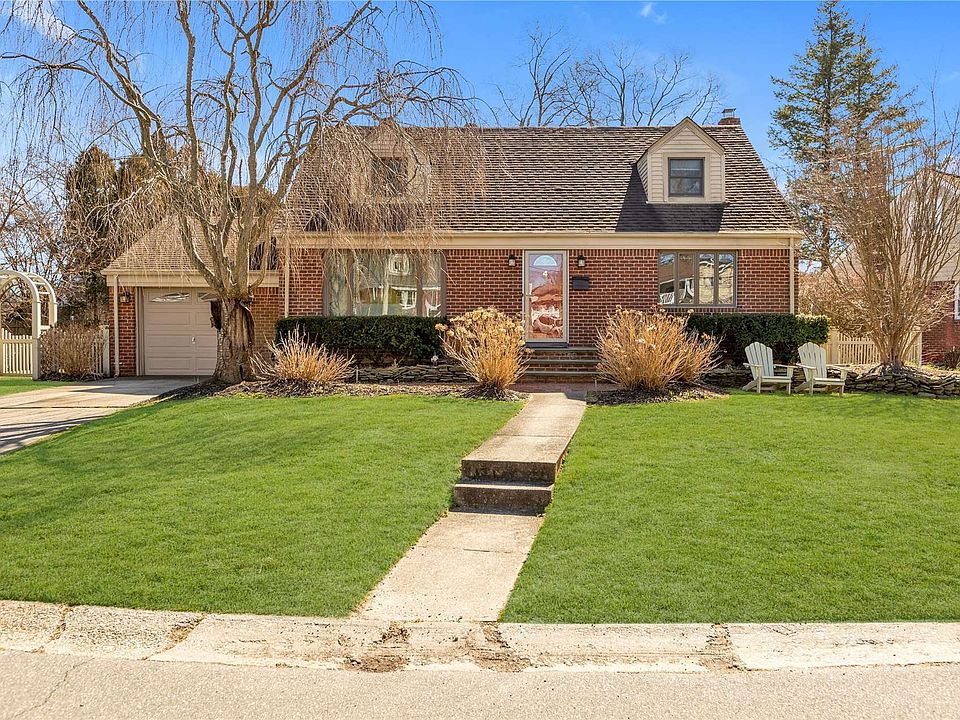 1st image of 4 Clare Dr