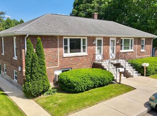 316 N Locust St #316, Sycamore, IL 60178