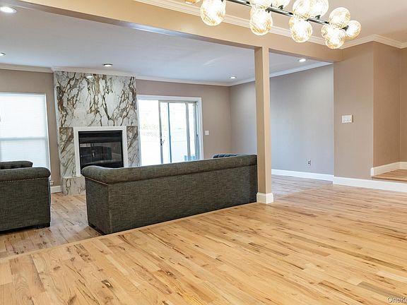 3rd image of 105 Glen Way