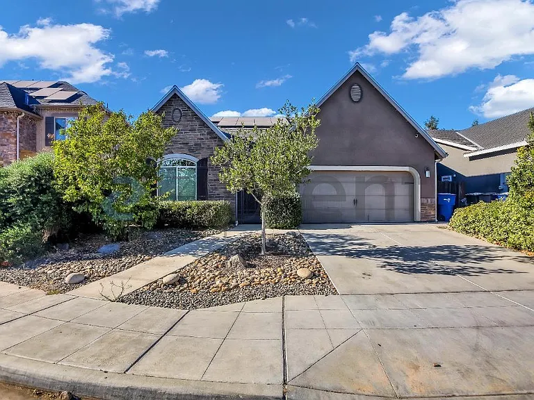 5462 W Floradora Ave — Photo 1