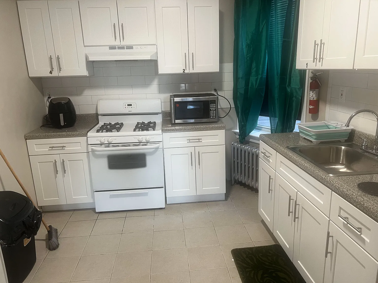 1 bed, 400 sqft, $900 — Photo 4