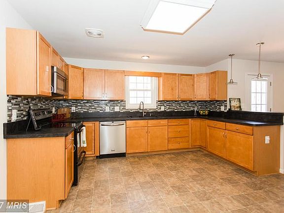 3rd image of 12413 Sickles Ln