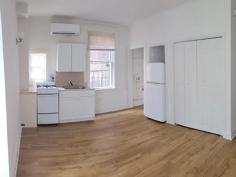 111 W 29th St #2R — Photo 1