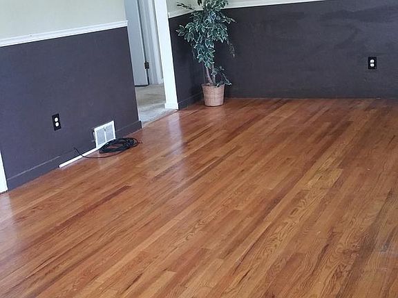 2nd image of 512 Lebanon Manor Dr
