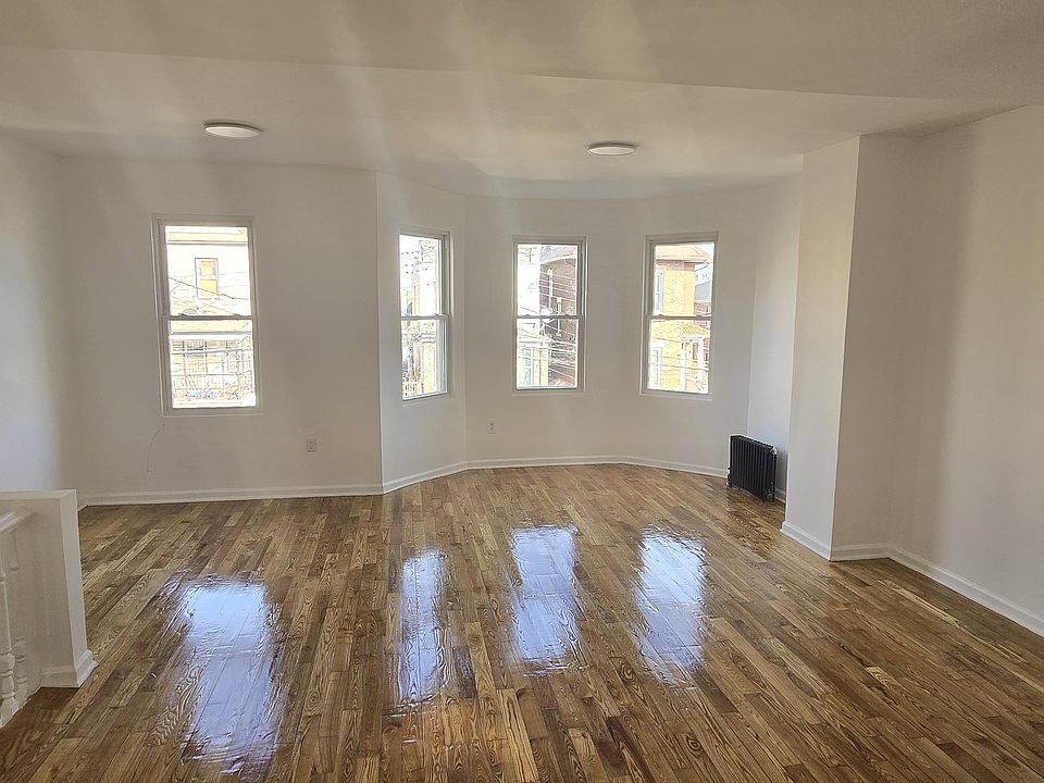 2nd floor living room