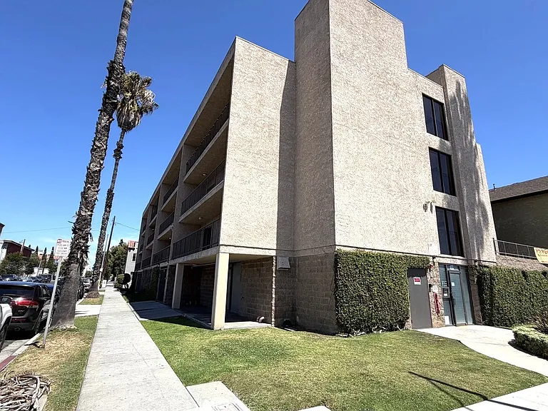 1160 Pacific Ave — Photo 1