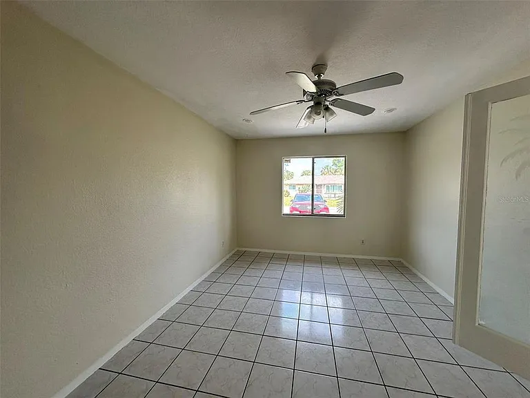 390 Kenova St — Photo 9